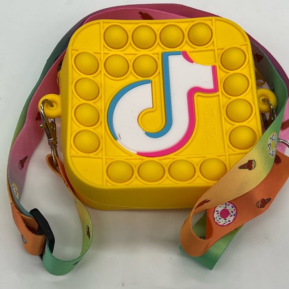 Yellow Tik Tok Music Note Dancing App Girls Coin Pop-it purse Winter Cap - Picture 2 of 4